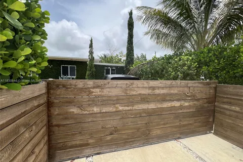 323 NW 105th St, Miami FL 33150