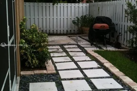 1512 Presidio Dr, Weston FL 33327