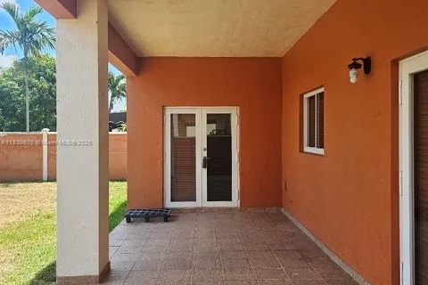 16600 SW 45th St # 1, Miami FL 33185