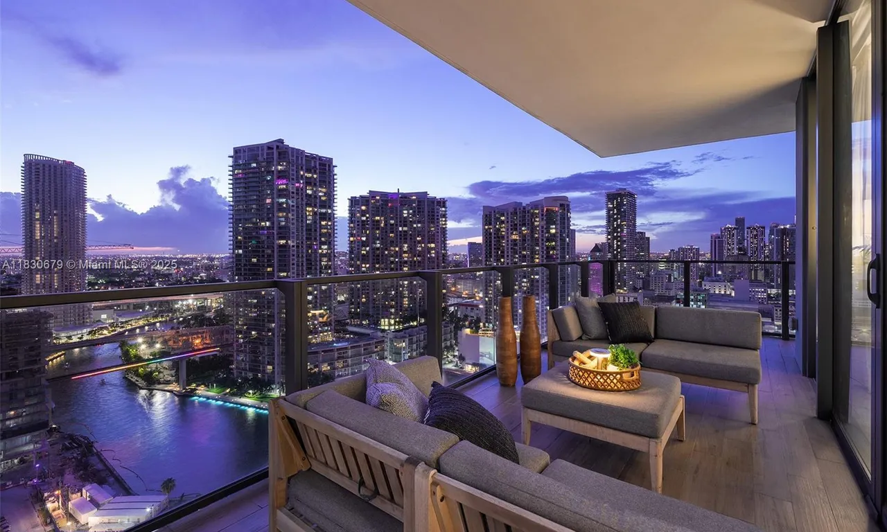 68 SE 6th St # 2512, Miami FL 33131