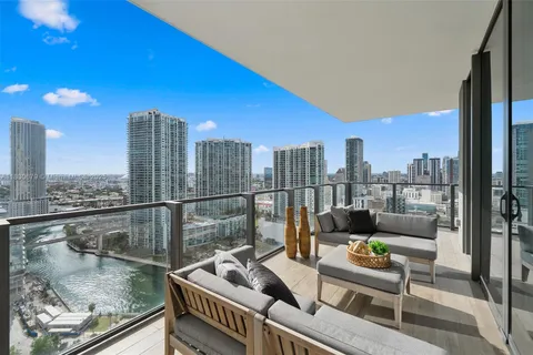 68 SE 6th St # 2512, Miami FL 33131