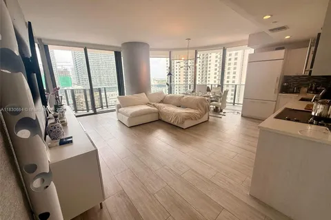 45 SW 9th St # 1906, Miami FL 33130