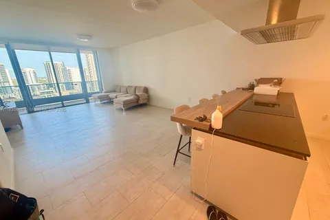 1000 Brickell Plz # 2008, Miami FL 33131
