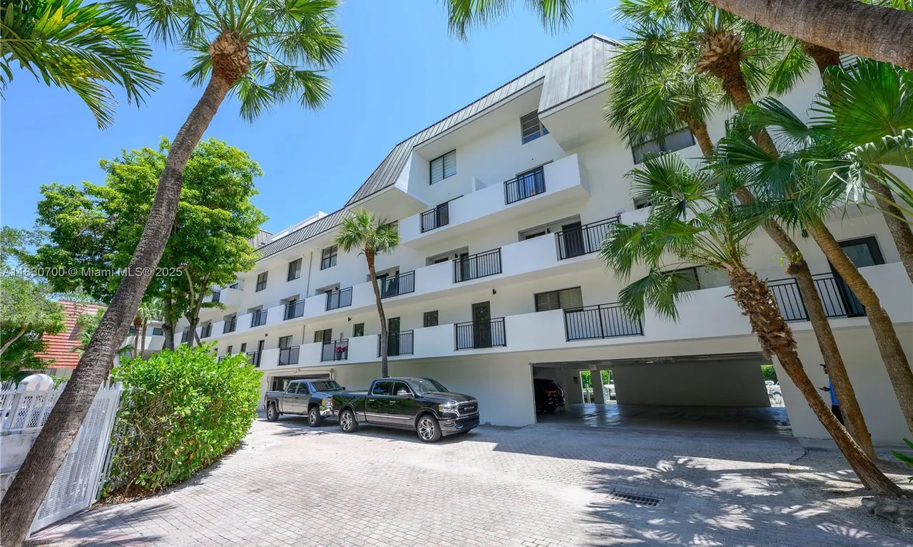 6901 Edgewater Dr # 328, Coral Gables FL 33133