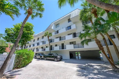 6901 Edgewater Dr # 328, Coral Gables FL 33133