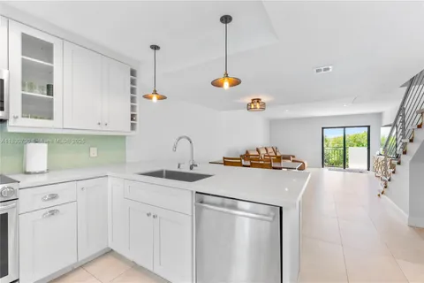 6901 Edgewater Dr # 328, Coral Gables FL 33133