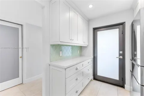 6901 Edgewater Dr # 328, Coral Gables FL 33133