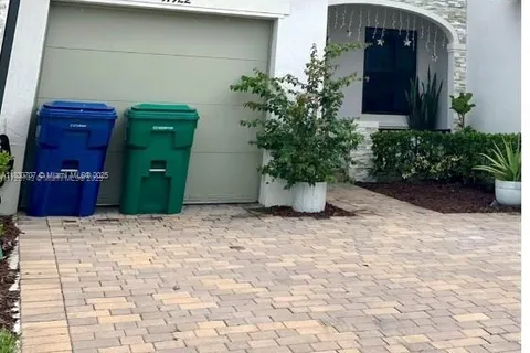 11922 SW 245th Ter, Homestead FL 33032