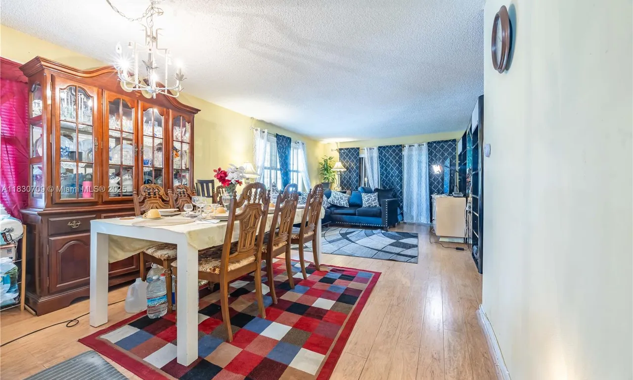 3531 Inverrary Dr # 101, Lauderhill FL 33319