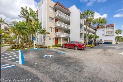 3531 Inverrary Dr # 101, Lauderhill FL 33319