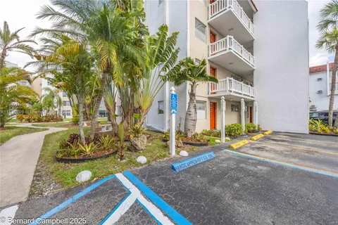 3531 Inverrary Dr # 101, Lauderhill FL 33319