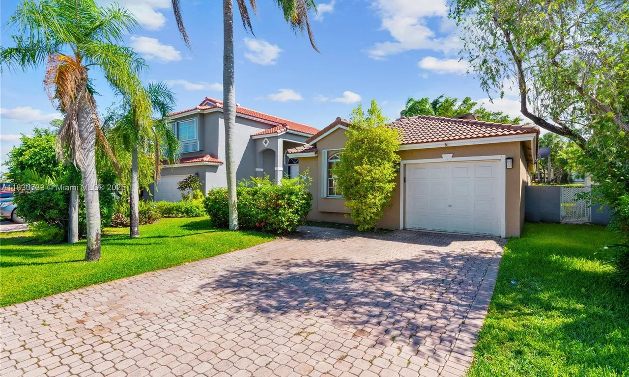324 NW 107th Ave, Pembroke Pines FL 33026