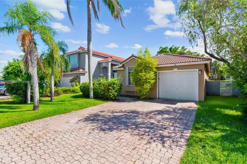 324 NW 107th Ave, Pembroke Pines FL 33026
