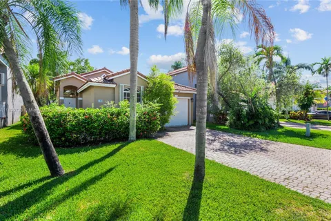 324 NW 107th Ave, Pembroke Pines FL 33026