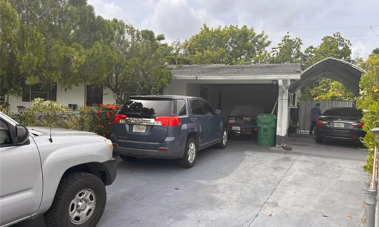 4560 NW 25th Pl, Lauderhill FL 33313