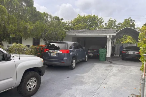 4560 NW 25th Pl, Lauderhill FL 33313