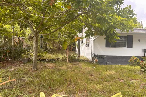 4560 NW 25th Pl, Lauderhill FL 33313