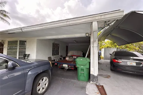 4560 NW 25th Pl, Lauderhill FL 33313