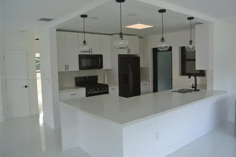 10230 Dolphin Rd # 1, Cutler Bay FL 33157