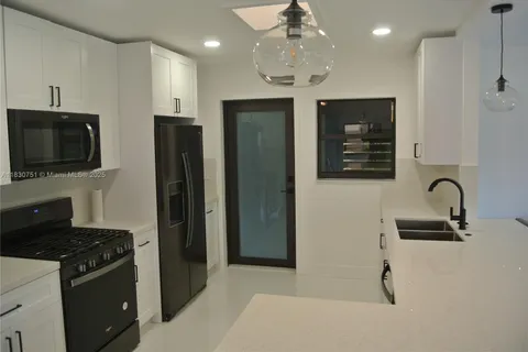 10230 Dolphin Rd # 1, Cutler Bay FL 33157
