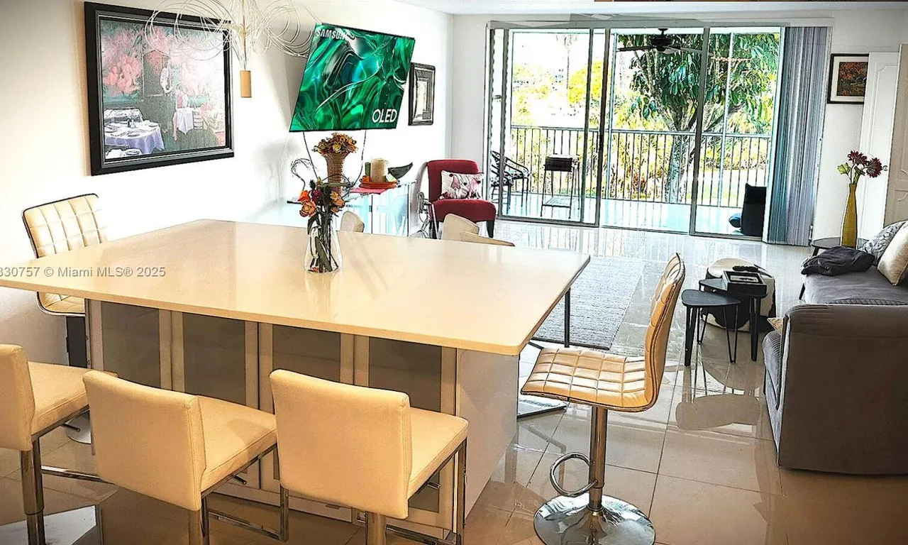 3051 S Palm Aire Dr # 201, Pompano Beach FL 33069