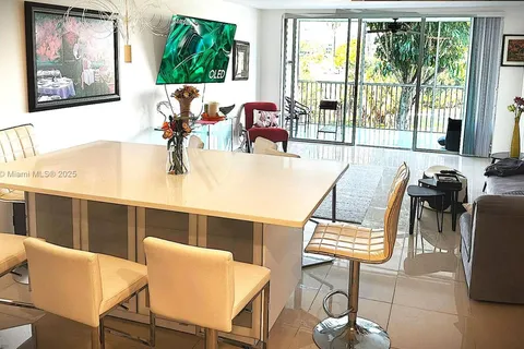 3051 S Palm Aire Dr # 201, Pompano Beach FL 33069