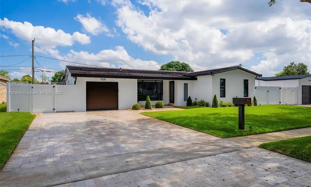 9241 SW 55th St, Cooper City FL 33328