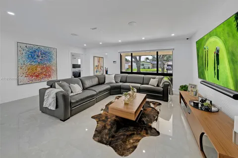 9241 SW 55th St, Cooper City FL 33328