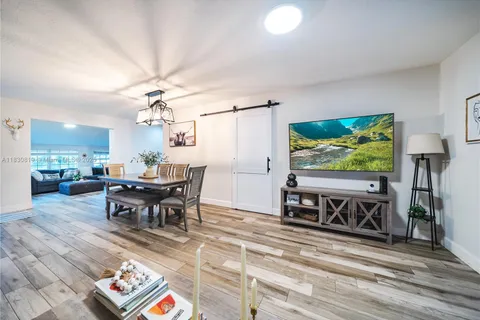 111 SW 68th Blvd, Pembroke Pines FL 33023