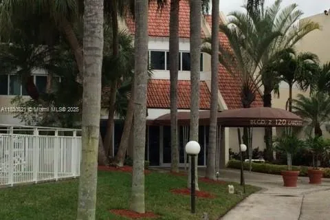 120 Lakeview Dr # 219, Weston FL 33326