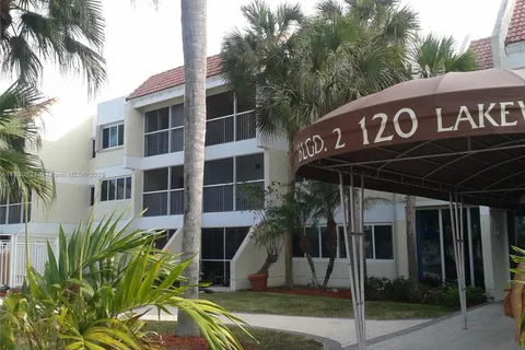 120 Lakeview Dr # 219, Weston FL 33326