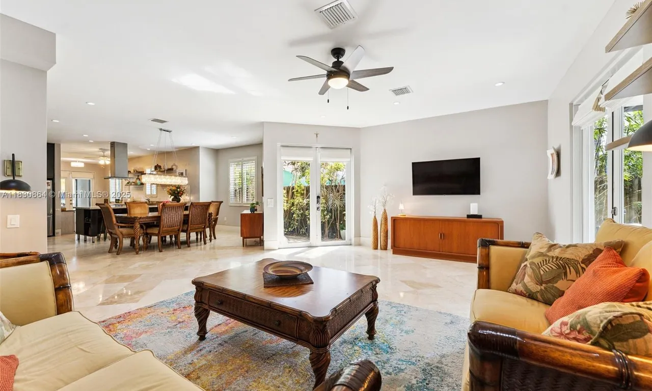 704 SW 16th St, Fort Lauderdale FL 33315