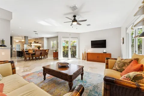 704 SW 16th St, Fort Lauderdale FL 33315