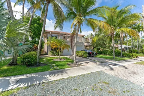 704 SW 16th St, Fort Lauderdale FL 33315