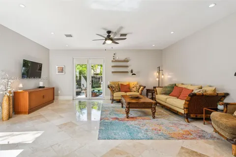 704 SW 16th St, Fort Lauderdale FL 33315