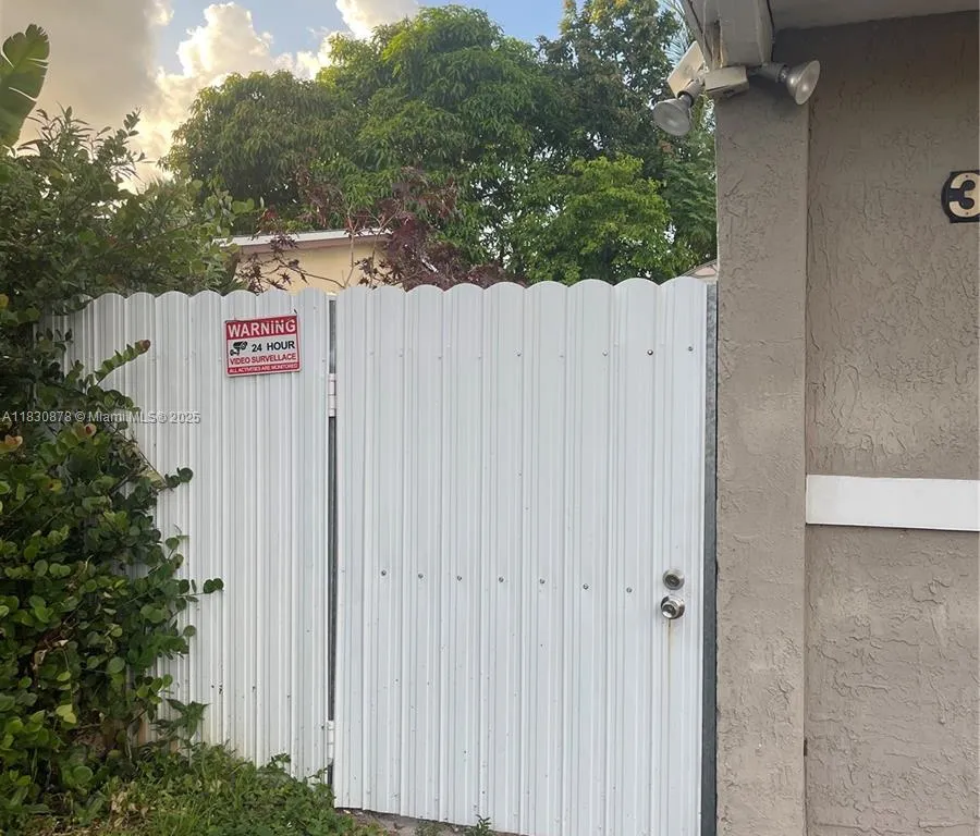 3201 Jackson Blvd # 1, Fort Lauderdale FL 33312