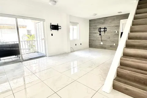 1590 W 46th St # 233, Hialeah FL 33012