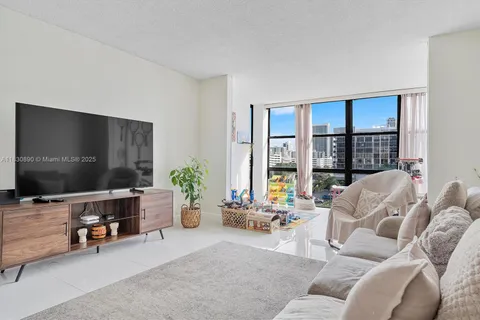 800 Parkview Dr # 616, Hallandale Beach FL 33009