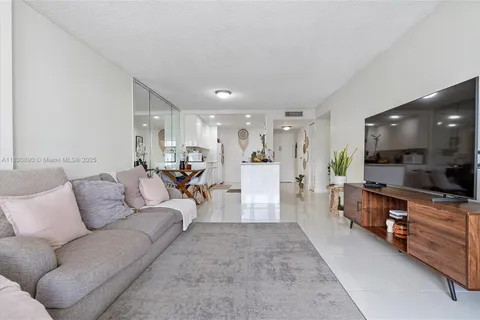 800 Parkview Dr # 616, Hallandale Beach FL 33009