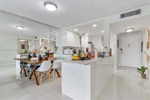 800 Parkview Dr # 616, Hallandale Beach FL 33009