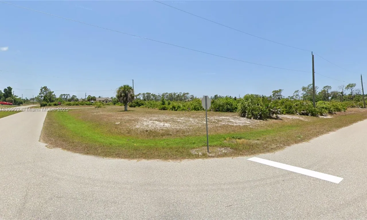 13 Ships Ln, Other City - In The State Of Florida FL 33946