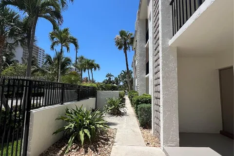 4143 N Ocean Blvd # 303, Fort Lauderdale FL 33308