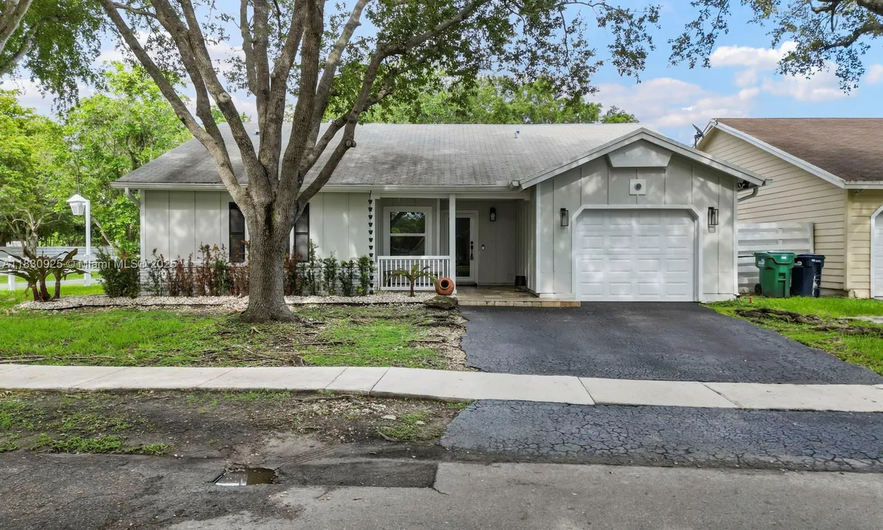 14913 SW 143rd Ct, Miami FL 33186