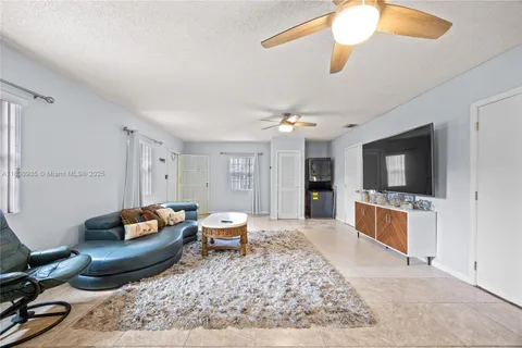 600 NW 99th St, Miami FL 33150