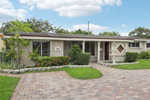 3842 SW 68th Ave, Miramar FL 33023