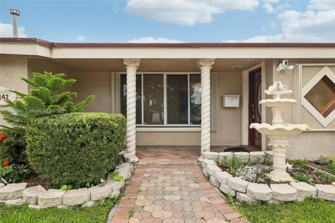 3842 SW 68th Ave, Miramar FL 33023