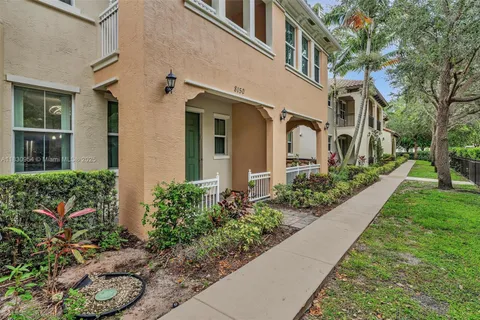 8150 Cascada Isles Dr, Cooper City FL 33024