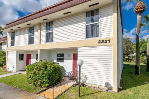 3321 N Raleigh St # 3I, Hollywood FL 33021