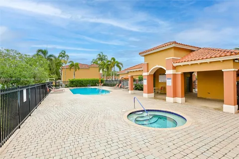 10607 SW 6th St # 1006, Pembroke Pines FL 33025