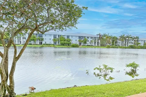 10607 SW 6th St # 1006, Pembroke Pines FL 33025